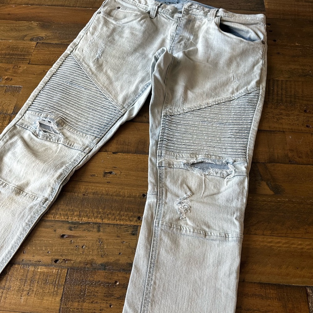 Men's Light Blue Distressed Jeans Size 32